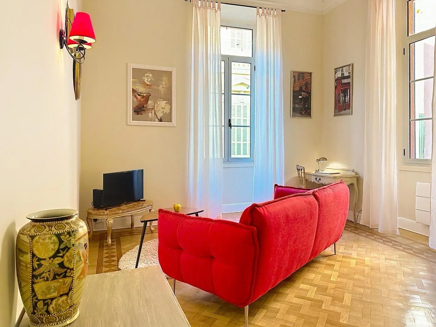 Elegant Old Nice Escape location