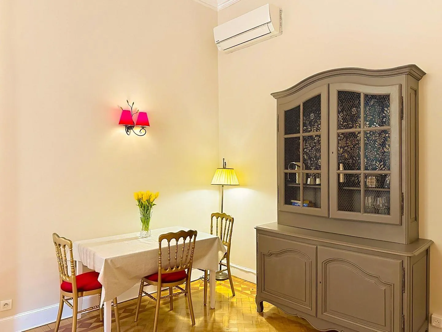 Elegant Old Nice Escape