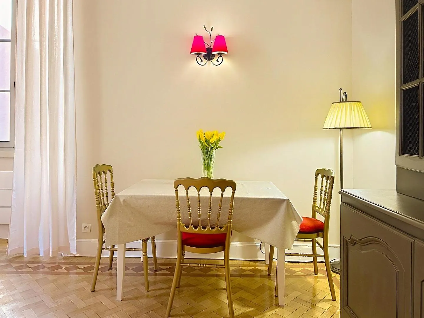 Apartment Elegant Old Nice Escape