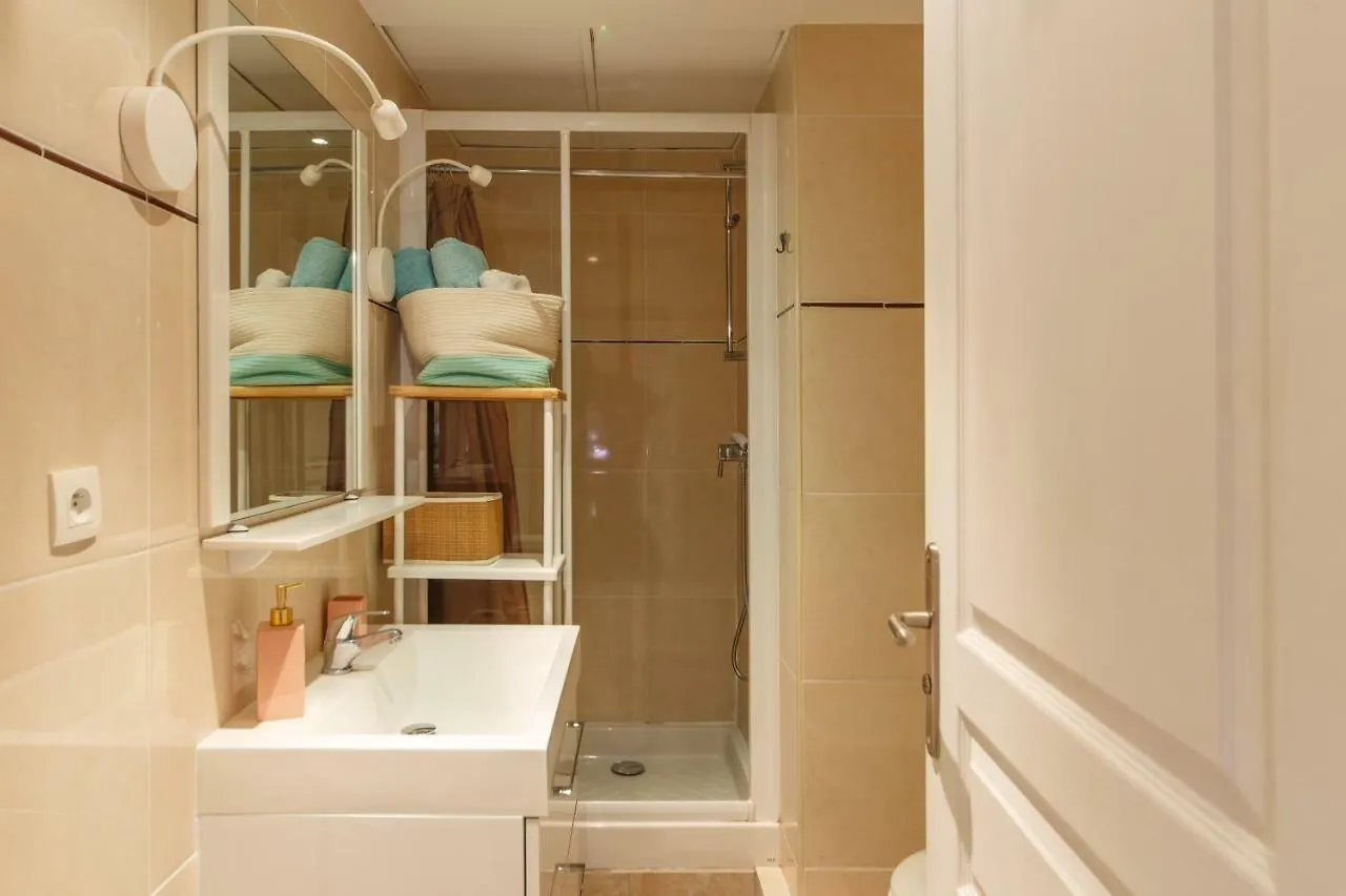 Elegant Old Nice Escape Apartment